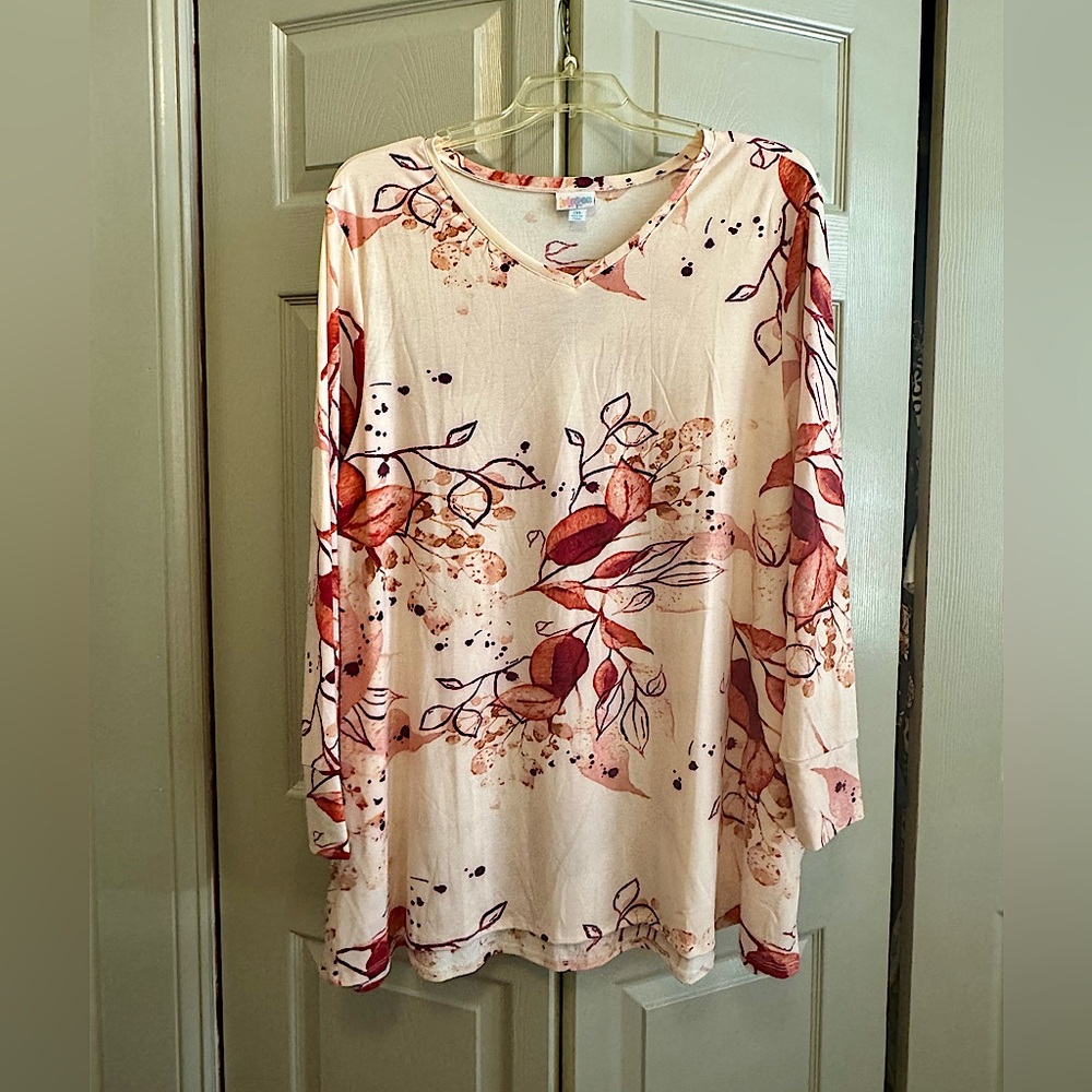 LuLaRoe Elizabeth Pink Floral Long Sleeve V-Neck TuniccTop